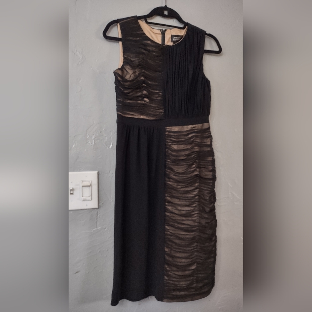Adrianna papell women's size 4 dress gown, good condition 13 inch waist, cocktai